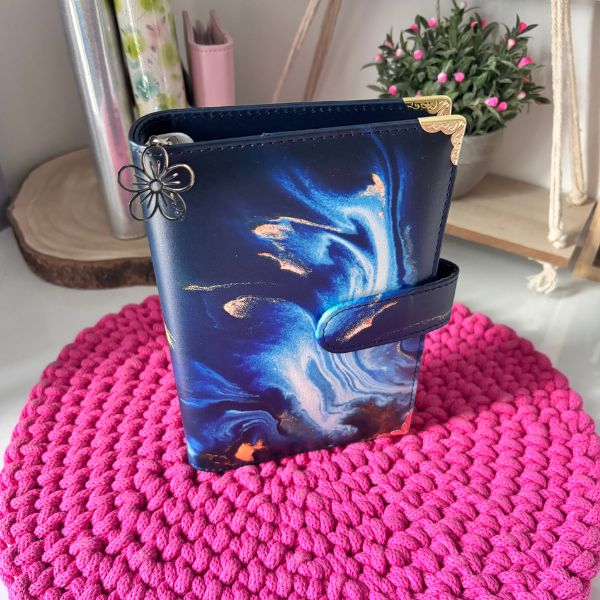 Segregator oszczędnościowy niebieski ze złotymi okuciami