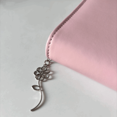 Breloczek stokrotka do segregatora oszczędnościowego