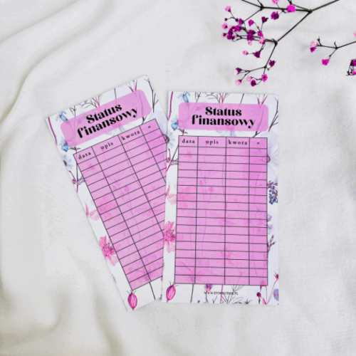 Dwie karty „Status finansowy” w kwiatowym wzorze w odcieniach różu, fioletu i bieli, z tabelą do zapisywania daty, opisu i kwoty wydatków.